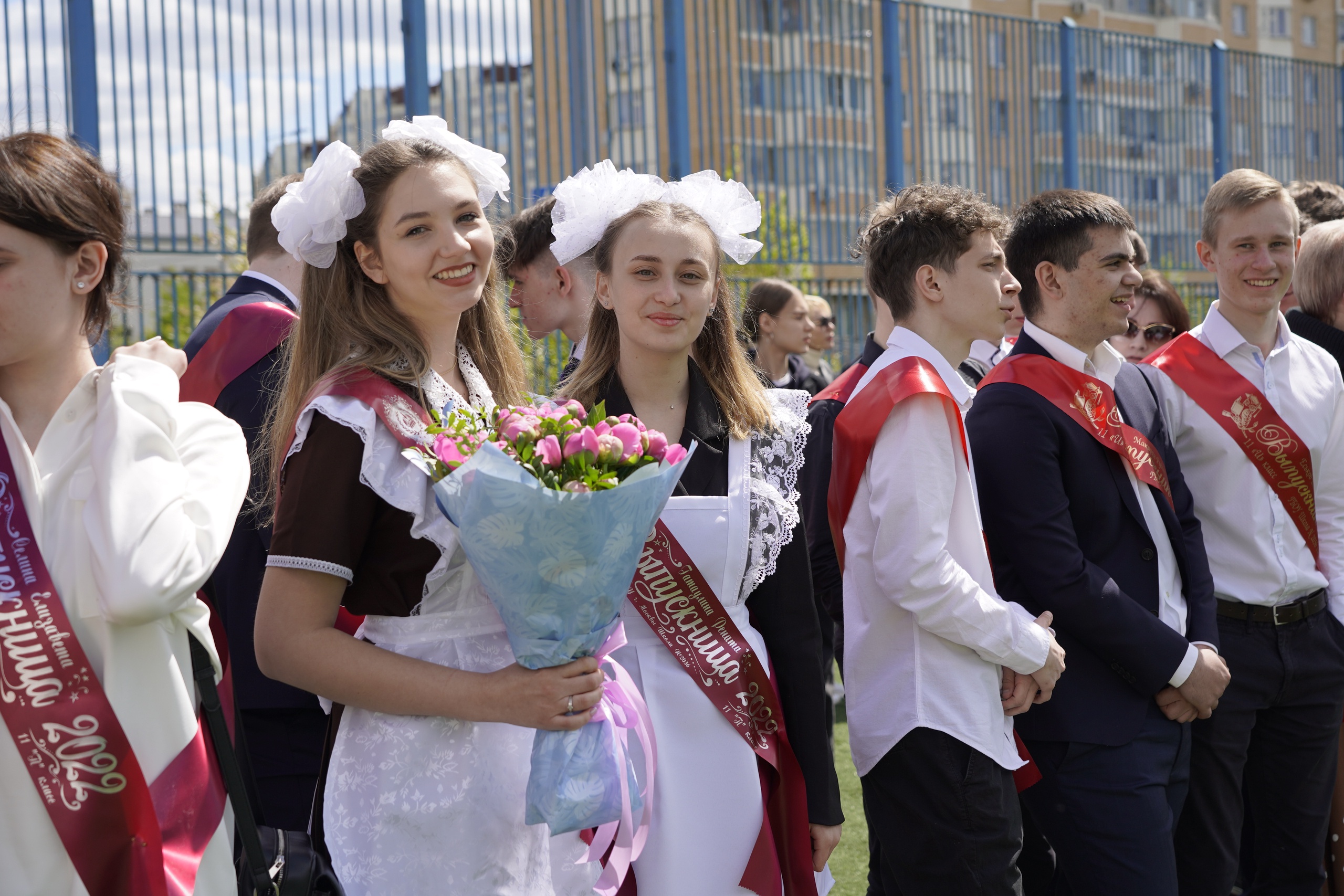 Сегодня — особый, трогательный день для наших одиннадцатиклассников. Для  них прозвенел Последний звонок., ГБОУ Школа № 2036, Москва